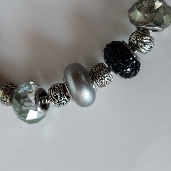 NWOT black, grey, silver bead bracelet up to 10 1/2" long - Picture 2 of 10
